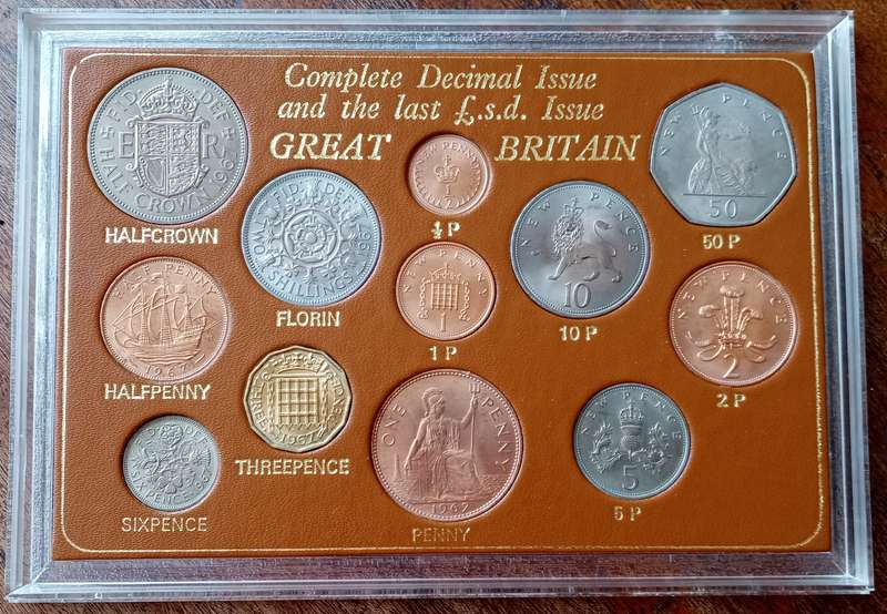Great Britain Complete Decimal Issue & last £.s.d issue uncirculated  set in case (12 coins)