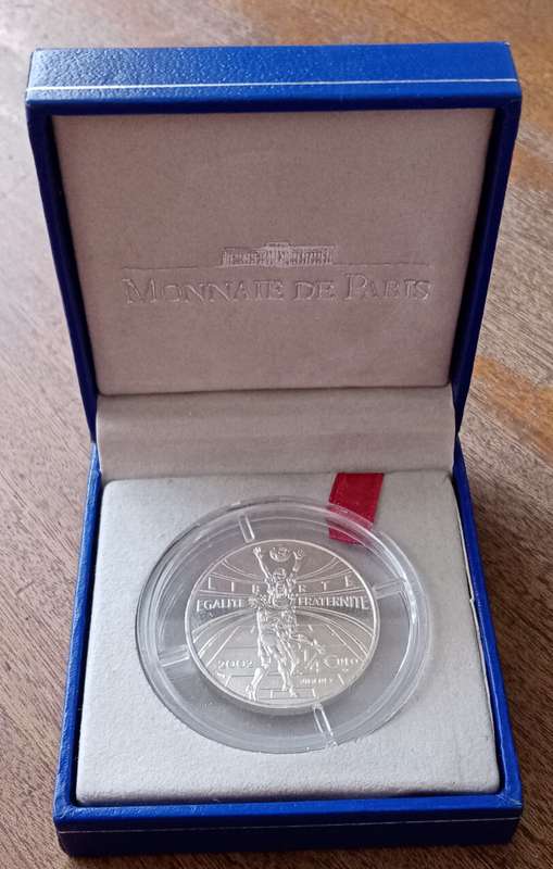 Scarce 2002 France brilliant uncirculated silver 1/4 Euro in box (World Cup Soccer)