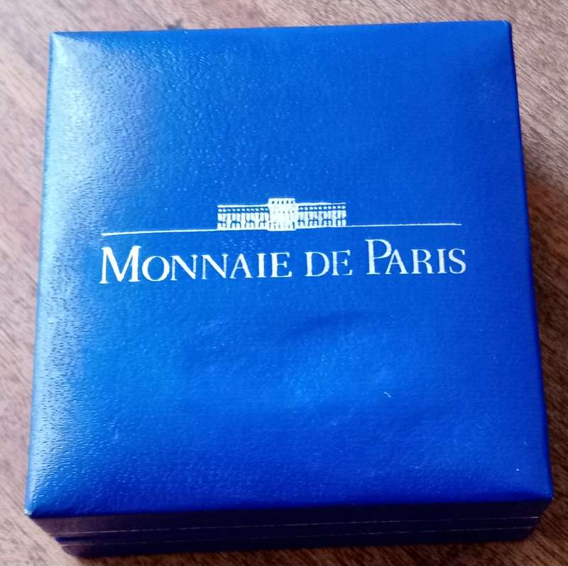 Scarce 2002 France brilliant uncirculated silver 1/4 Euro in box (World Cup Soccer)