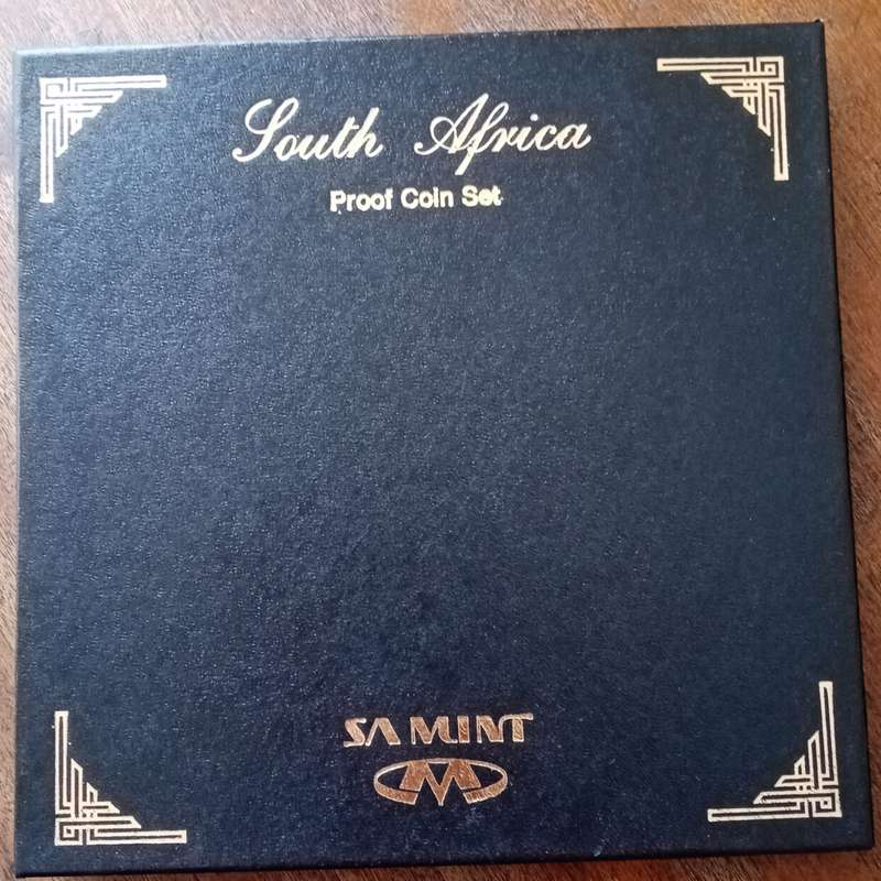 2004 Republic proof set in box (mintage: 1935).