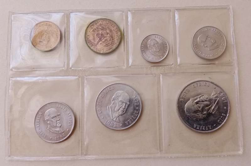 1982 Republic uncirculated Mint pack (R1-1c) mintage: 10000