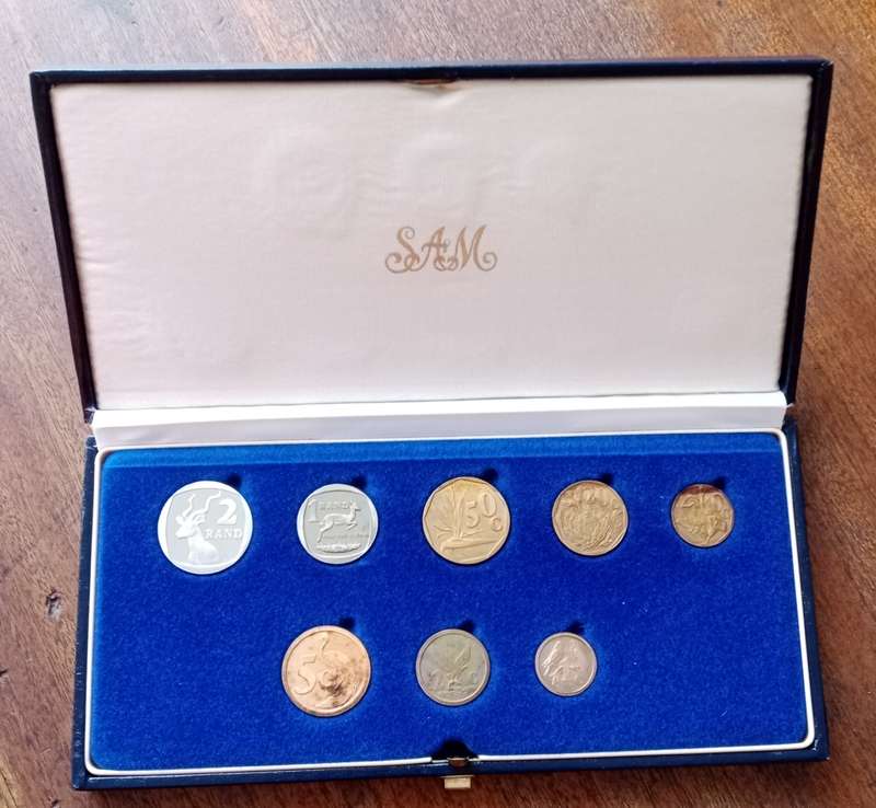 1990 Republic proof set (R2-1c) in box (mintage: 10239)