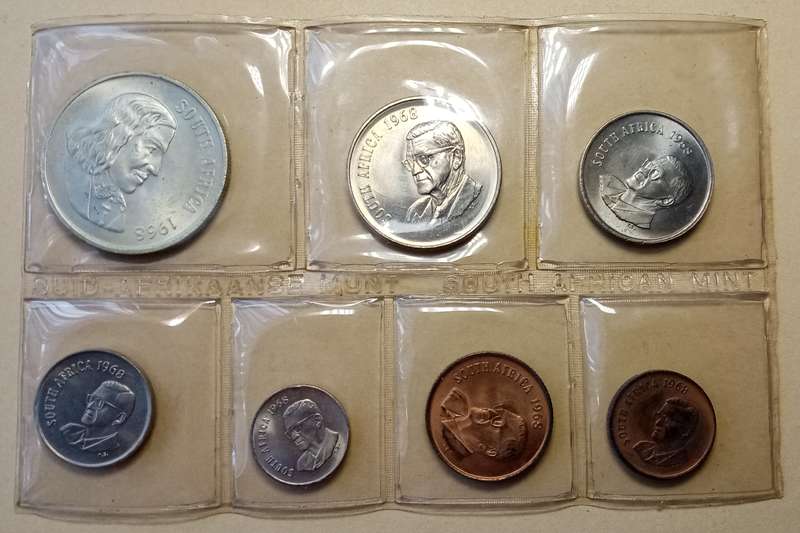 1968 English uncirculated Mint pack set incl.silver R1 (mintage: 20000)