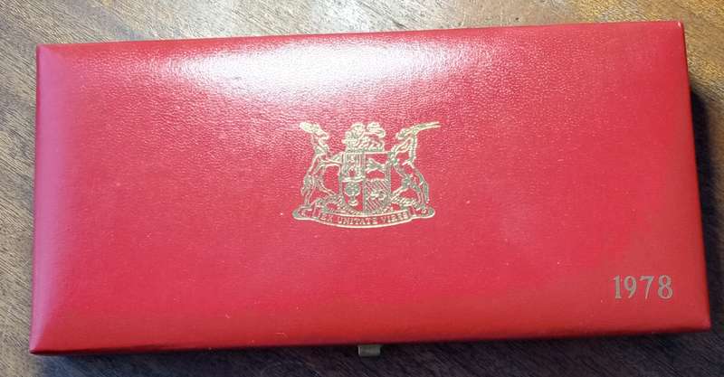 Nice 1978 partial proof set in red box (50c-1/2c).
