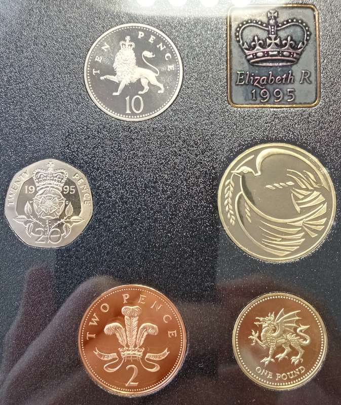 Nice 1995 United Kingdom Royal Mint proof set in blue case