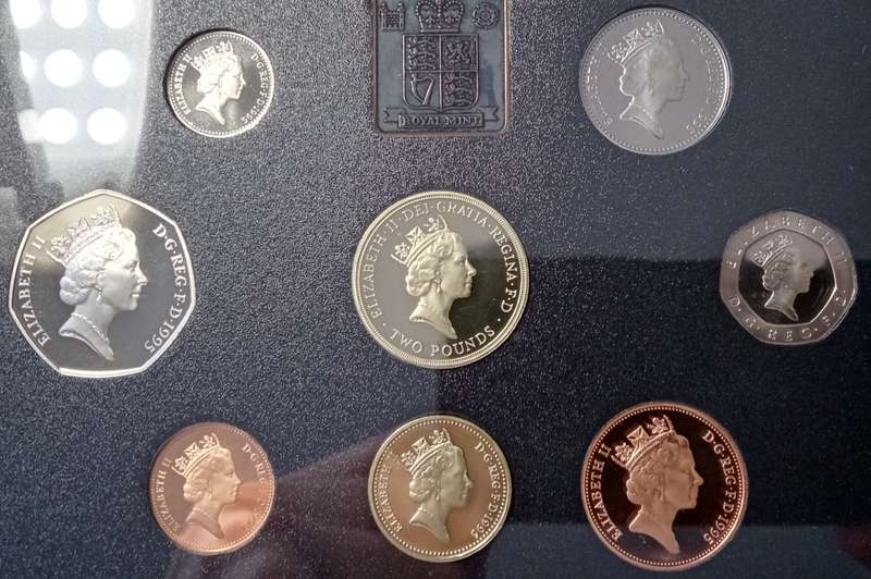 Nice 1995 United Kingdom Royal Mint proof set in blue case