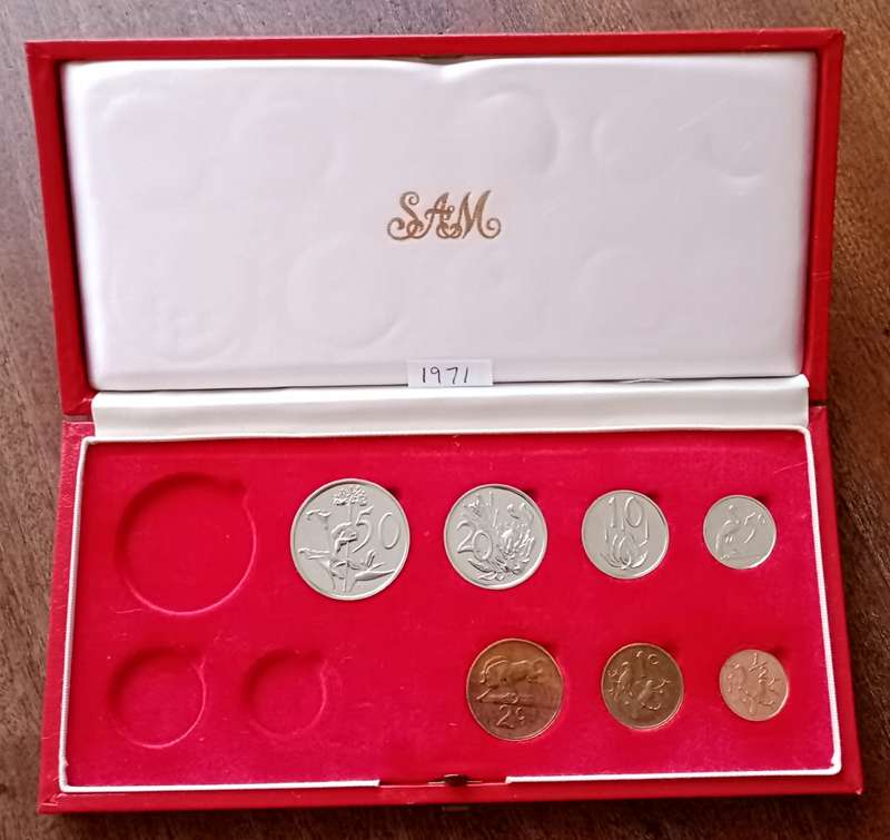 Partial 1971 proof set in red box (50c-1/2c)