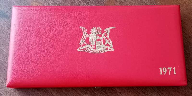 Partial 1971 proof set in red box (50c-1/2c)