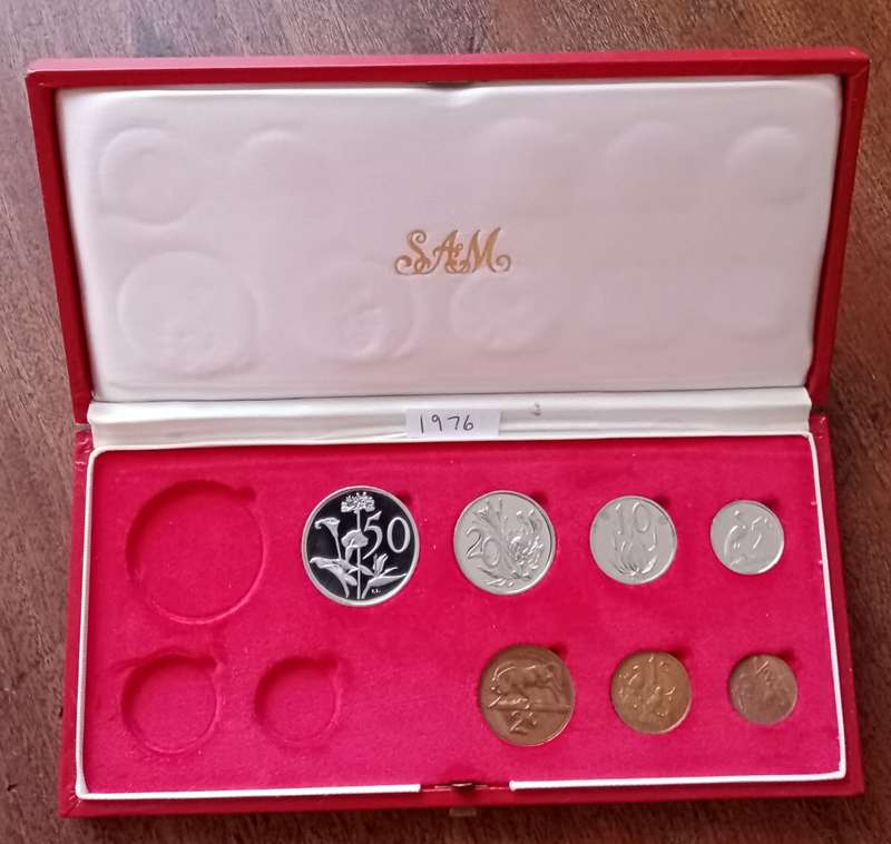 Partial 1976 proof set (50c-1/2c) in red box