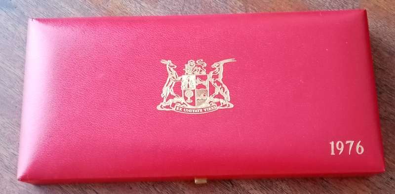 Partial 1976 proof set (50c-1/2c) in red box