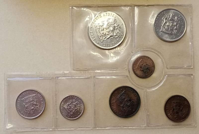 Partial 1971 uncirculated Mint pack (50c-1/2c) with scarcer 1/2c