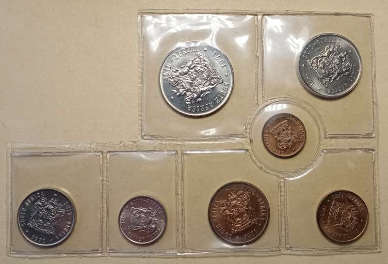 Partial 1971 uncirculated Mint set (50c-1/2c) with scarcer 1/2c.