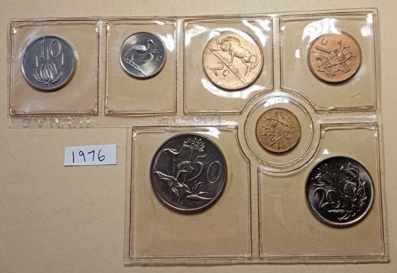 Partial 1976 uncirculated Mint pack set (50c-1/2c) with scarcer 1/2c.