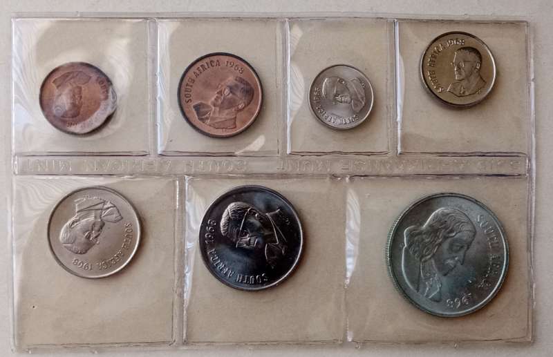 1968 English uncirculated Mint set with silver R1 (mintage: 20000)