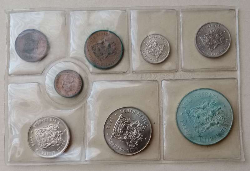 1974 Uncirculated Mint set (R1-1/2c) with silver R1 (mintage: 20000)