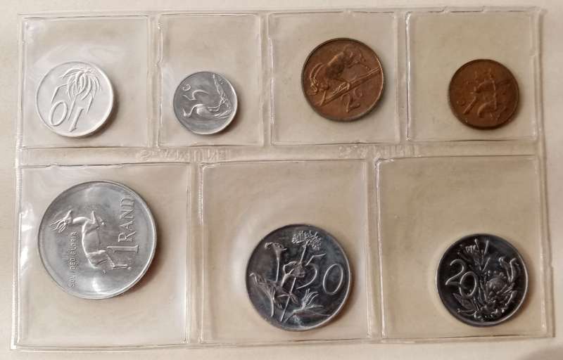 Nice 1983 uncirculated Mint set (R1-1c) mintage: 13000