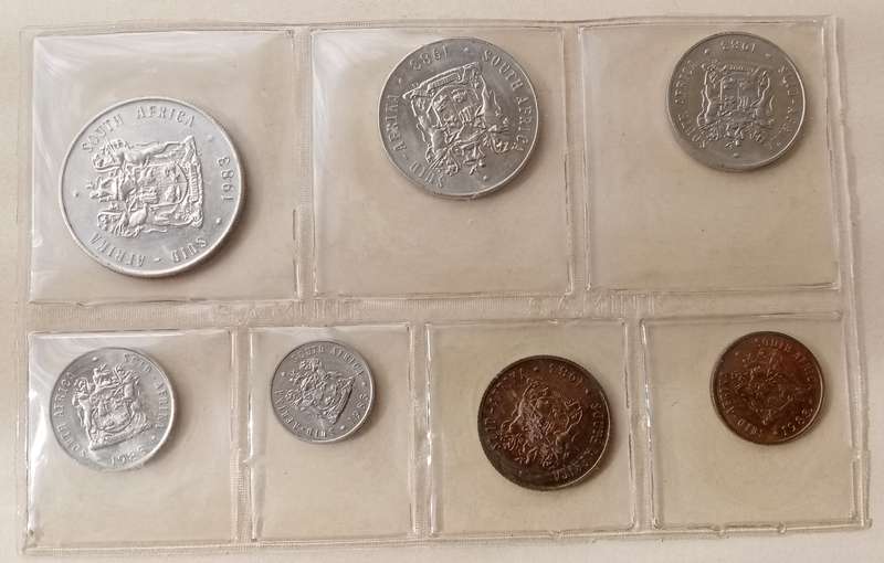 Nice 1983 uncirculated Mint set (R1-1c) mintage: 13000