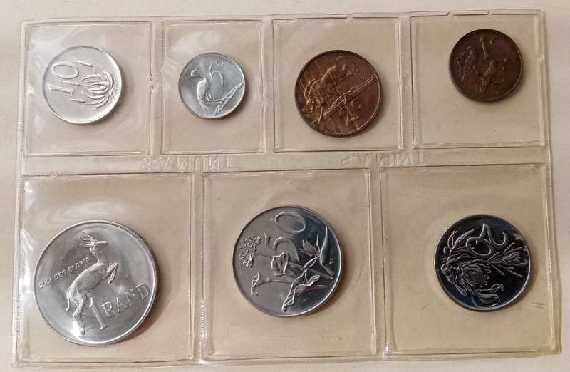 Nice 1984 uncirculated Mint set (R1-1c) mintage: 13875