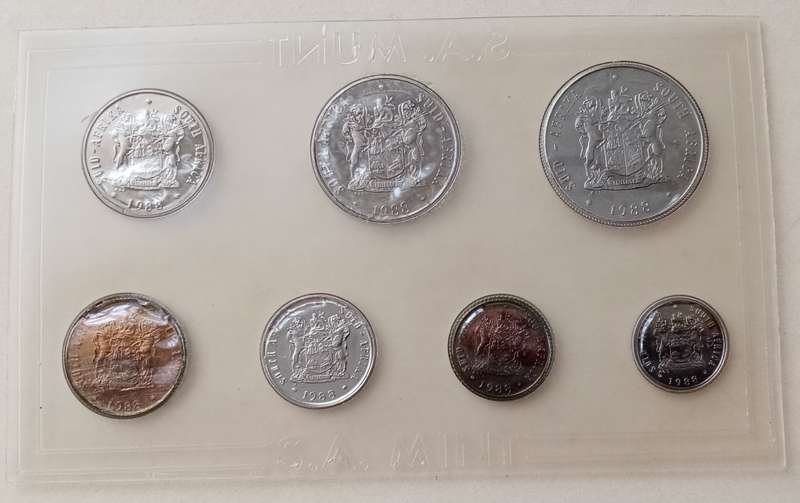 Nice 1988 uncirculated Mint set (R1-1c) mintage: 6250