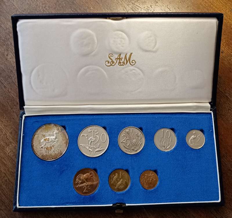Nice 1978 Republic short proof set with silver R1 (mintage: 7000).