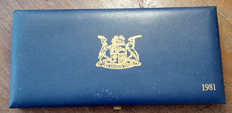 Nice 1981 Republic short proof set with silver R1 (mintage: 4000)