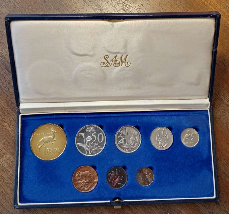 Nice 1981 Republic short proof set with silver R1 (mintage: 4000)