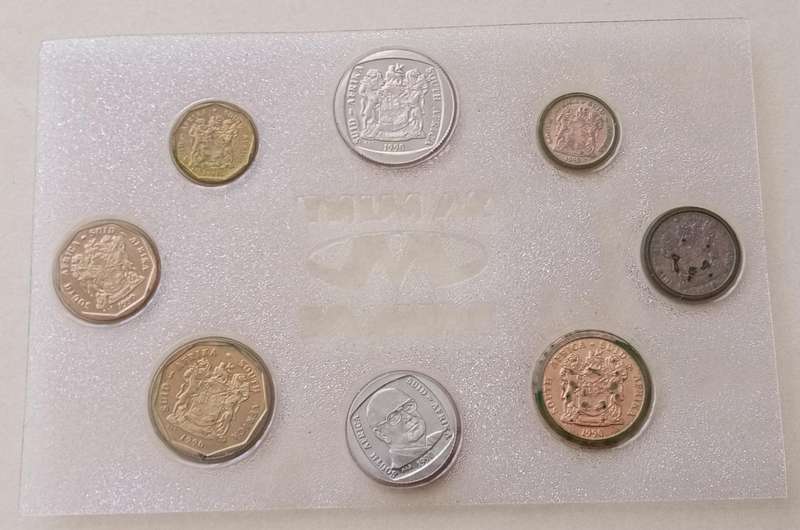 Uncirculated 1990 Mint pack set with scarcer R1 (mintage: 12230)