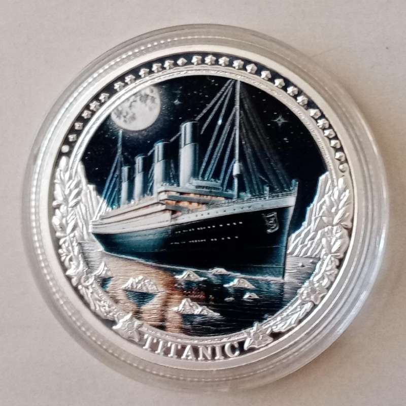 Titanic commemorative novelty coin - Silver colour (40mm)