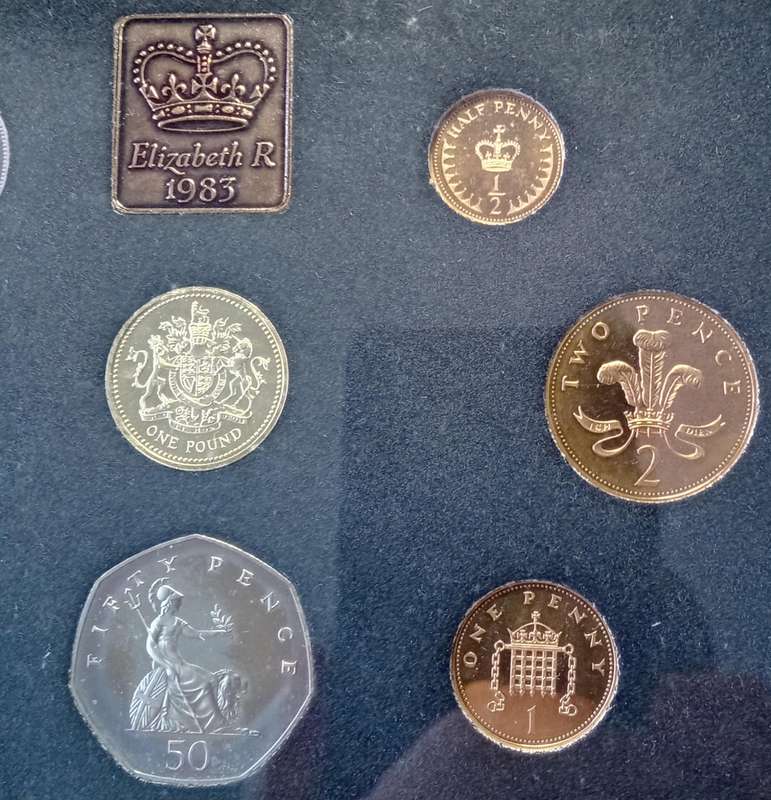 Nice 1983 Great Britain Royal Mint proof set in blue case