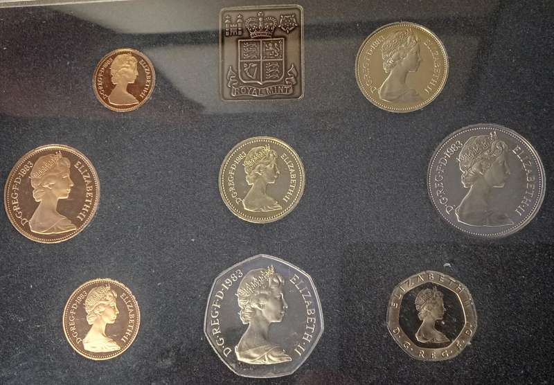 Nice 1983 Great Britain Royal Mint proof set in blue case