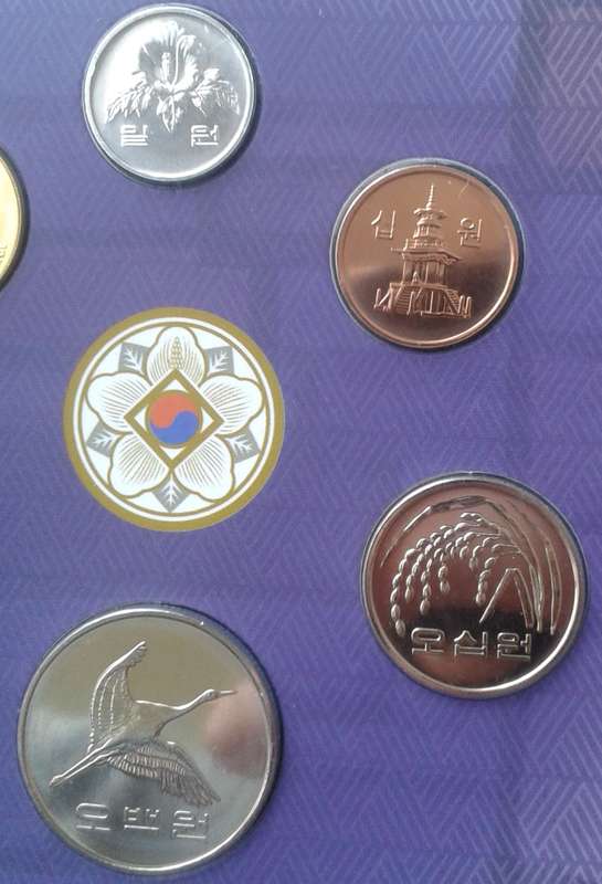 Scarcer 2008 Bank of Korea uncirculated coin set in folder