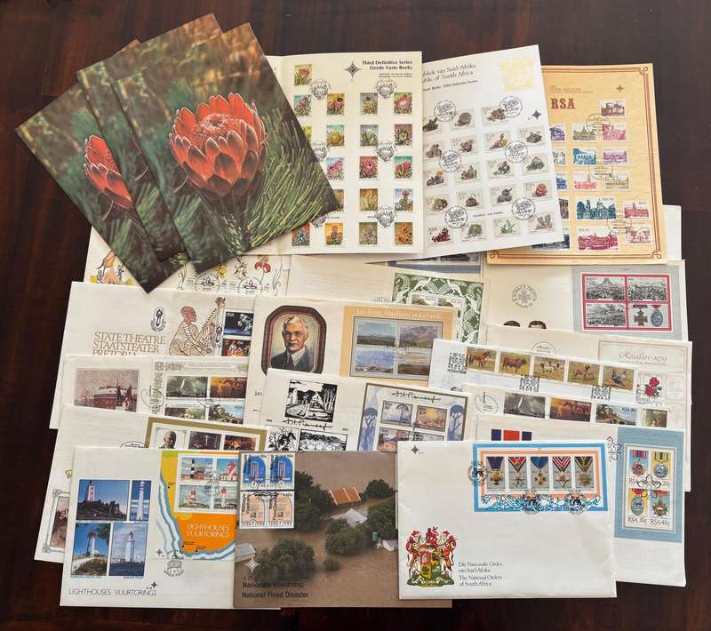 BULKLOT - RSA  18 large FDC and 5 definitive folders