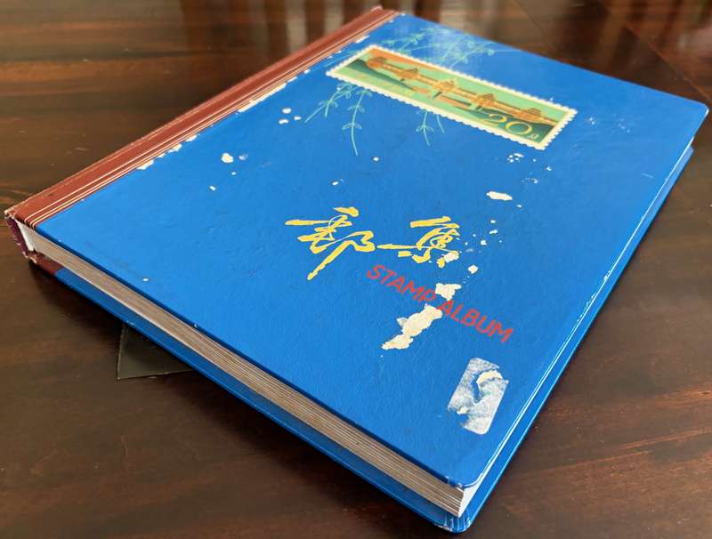 BULKLOT SALE -  Very old stockbook with world collections. Lots and lots of stamps.