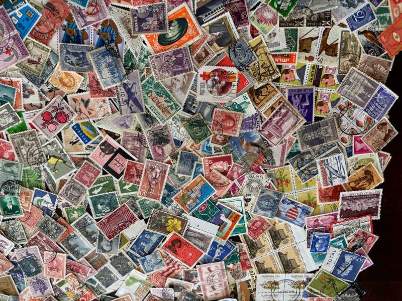 BulkLot Sale - World Mixture, off paper stamps (1000 Stamps). Lots of stamps.