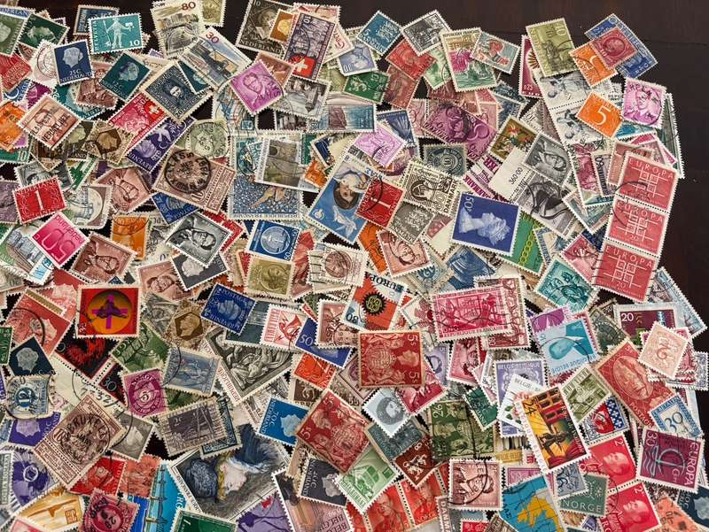 BulkLot Sale -  EUROPE  Mixture, off paper stamps (1050 Stamps). Lots of stamps.