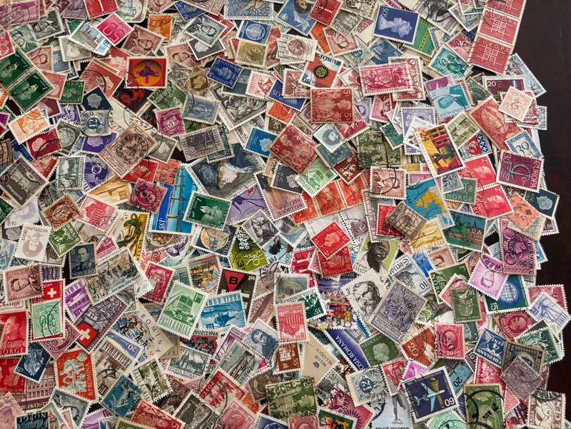 BulkLot Sale -  EUROPE  Mixture, off paper stamps (1050 Stamps). Lots of stamps.