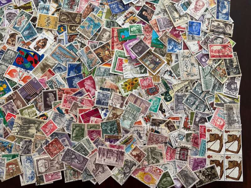 BulkLot Sale -  EUROPE  Mixture, off paper stamps (1000 Stamps). Lots of stamps.