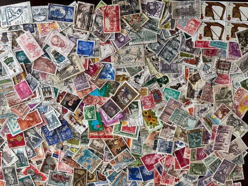BulkLot Sale -  EUROPE  Mixture, off paper stamps (1000 Stamps). Lots of stamps.