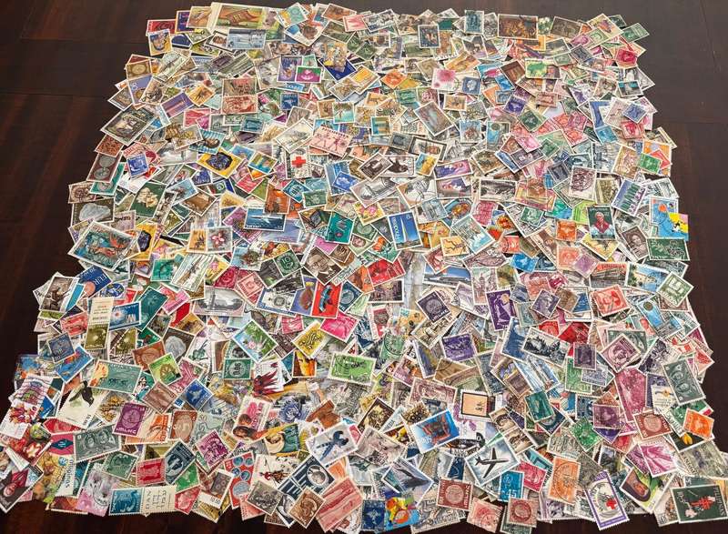 BulkLot Sale - World Mixture, off paper stamps (1000 Stamps). Lots of stamps.