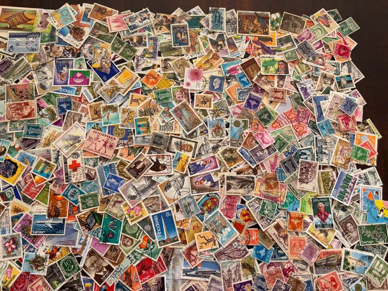 BulkLot Sale - World Mixture, off paper stamps (1000 Stamps). Lots of stamps.