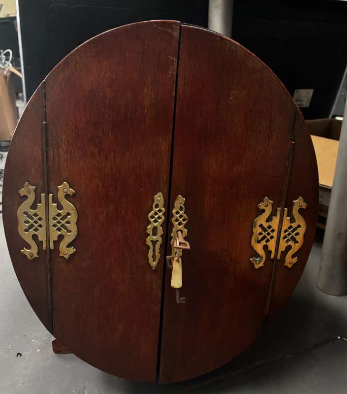 Wooden wine bottle holder