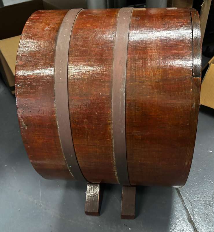 Wooden wine bottle holder