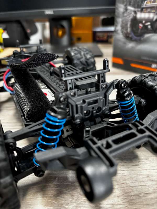 RC racing off road vehicle 2.4Ghz