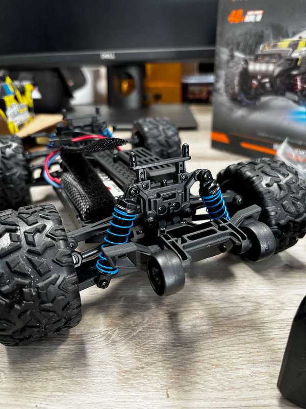 RC racing off road vehicle 2.4Ghz