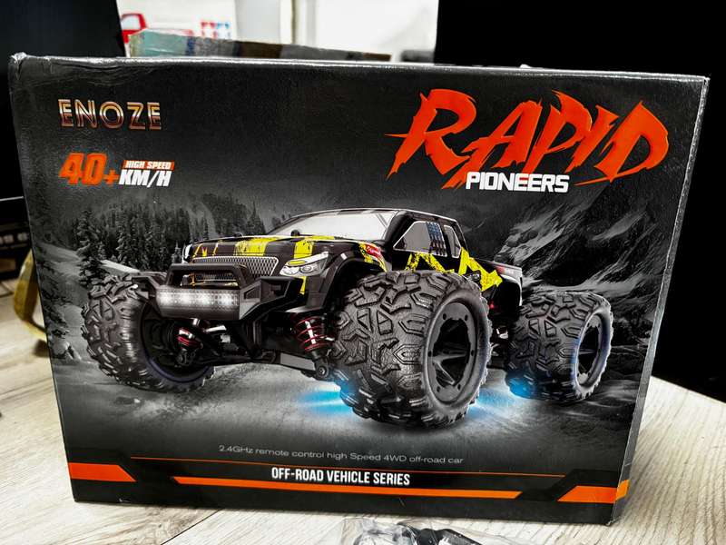 RC racing off road vehicle 2.4Ghz