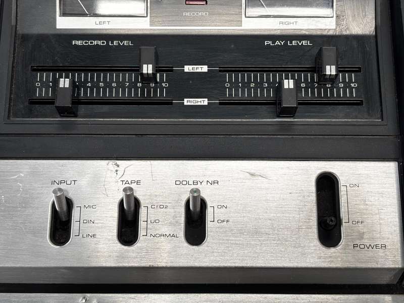 Stereo tape deck