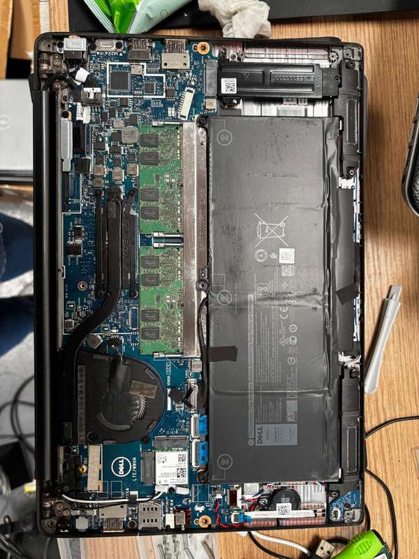 Dell 7400 Laptop