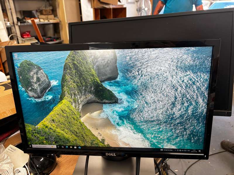 Dell 22" LED Screen