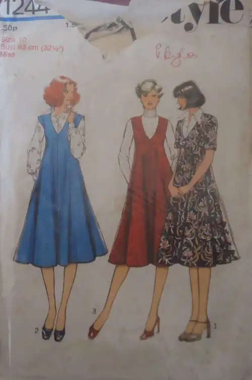 STYLE 1244 DRESS OR PINAFORE SIZE 10 BUST 83 CM/32 1/2" COMPLETE-SUPPLIED IN A ZIPLOC SEWING PATTERN
