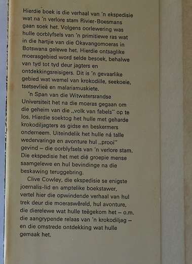 Volk van fabels deur Clive Cowley. 'n Soektog na 'n verlore Boesmanstam in die Okavangomoeras.